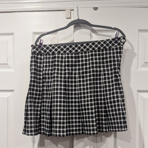 Black and White Plaid pleated skirt H&M size 12 - Picture 1 of 2